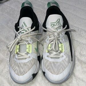 Nike Giannis Immortality 2